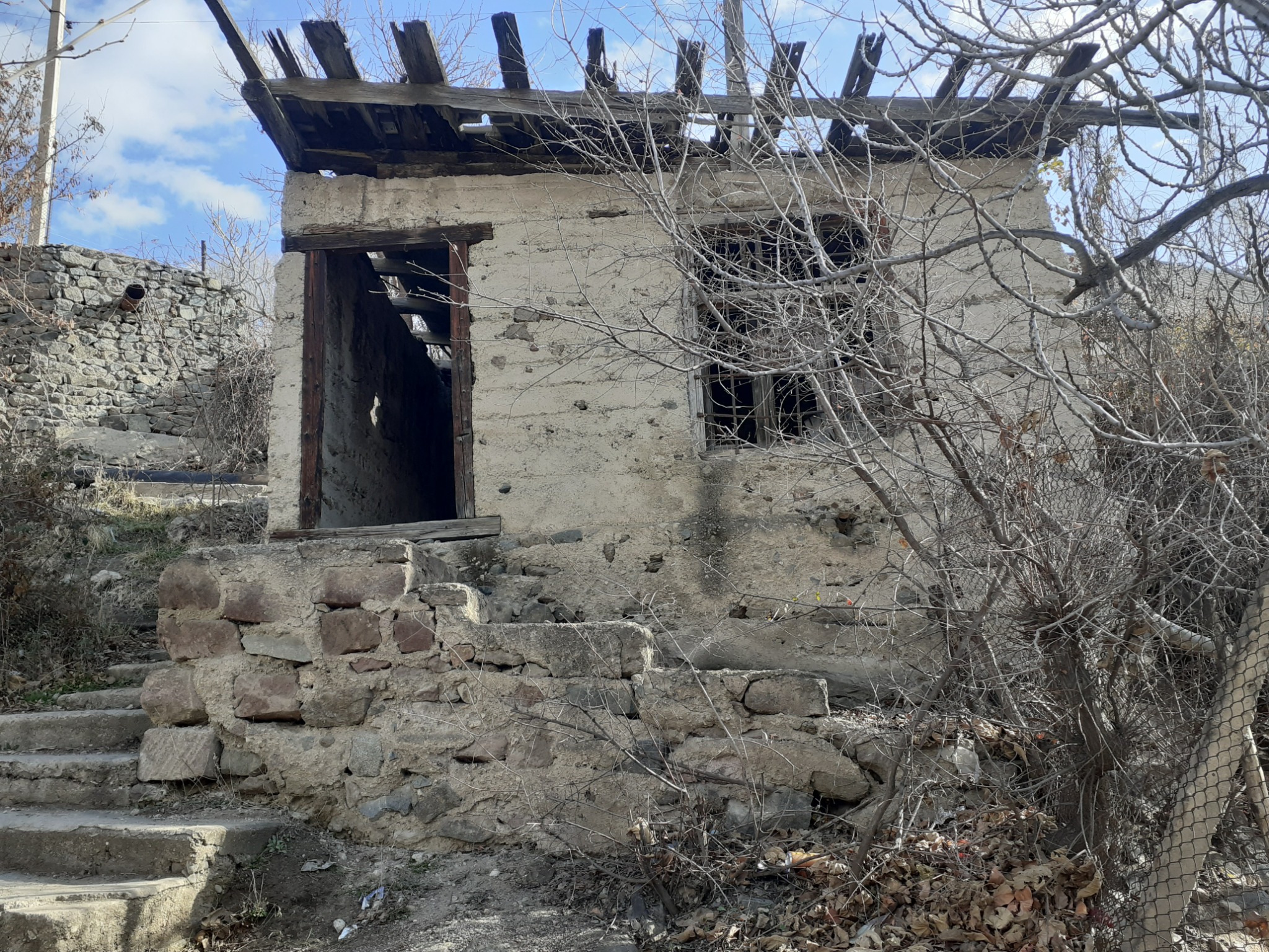 Լքված թոնրատուն